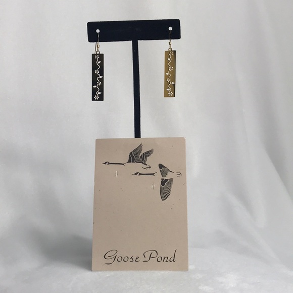 🌻3/25🌻 24k Gold Plated Floral Dangle Earrings - Picture 1 of 4